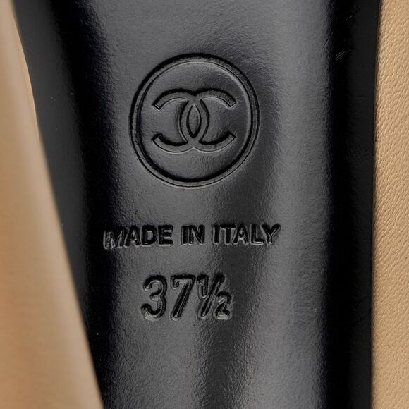 Chanel Lambskin CC Cap Toe Pumps - Size 7.5 / 37.5 - Picture 7 of 9